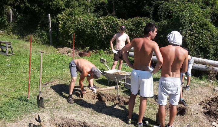 1. fotografia fotogalérie Projekty / Na futbalovom ihrisku pribudlo workout ihrisko. - foto