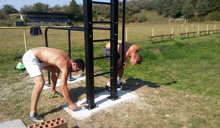 4. fotografia fotogalérie Projekty / Na futbalovom ihrisku pribudlo workout ihrisko. - foto